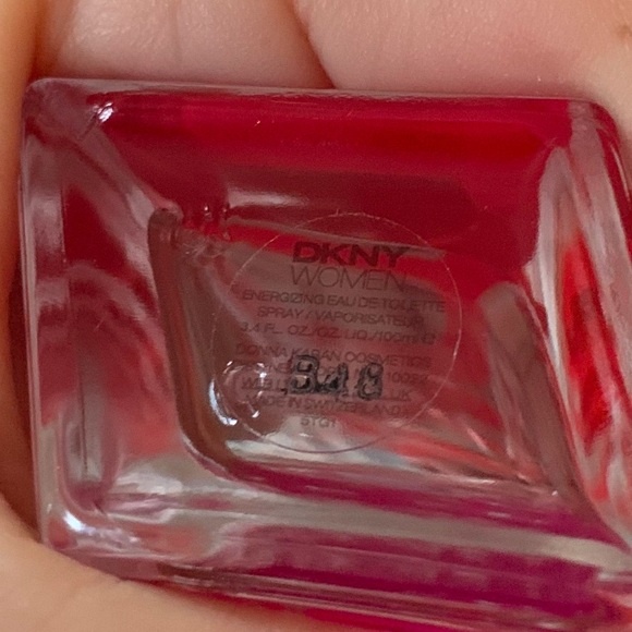 DKNY WOMAN - Picture 3 of 3